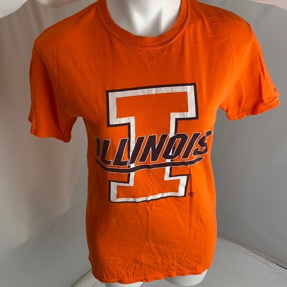 University of Ilinois orange short sleeve crew neck t-shirt